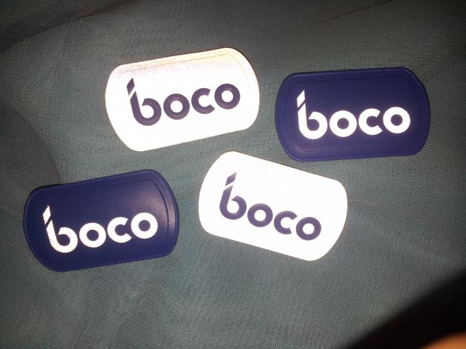 Etiquetas reflexivas de Tagless de la prensa del calor del alto de la elasticidad logotipo de la marca para el traje de esquí