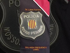 Logotipo de transferencia de calor de metal Tpu negro de plata 3D para prendas de vestir
