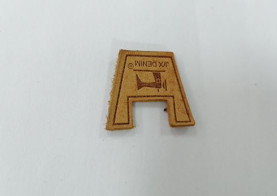 Cosa en la ropa que las parches de cuero auténticas grabaron en relieve a Logo For Garment