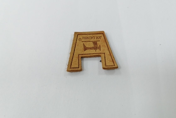 Cosa en la ropa que las parches de cuero auténticas grabaron en relieve a Logo For Garment