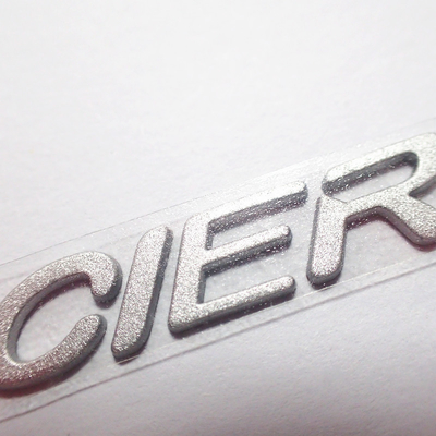 Etiquetas modificadas para requisitos particulares de la ropa de la transferencia de calor del silicón 3D con el color de plata del hockey shinny
