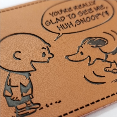 La PU grabó en relieve/la etiqueta de la parche de cuero del metal modificó para requisitos particulares para la ropa de la ropa