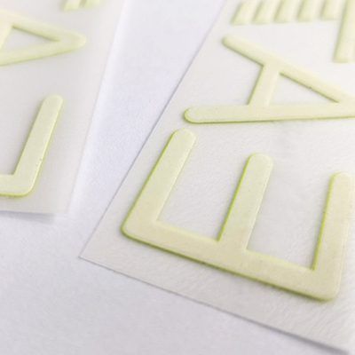 Etiquetas amistosas de la ropa de la transferencia de calor del silicón 3D de Eco con efecto reflexivo