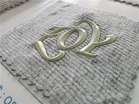 La ropa lavable de la transferencia de calor de la insignia 3D Tagless etiqueta el material del silicón