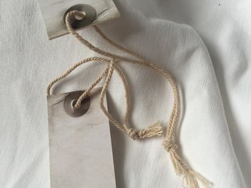 Etiquetas colgantes de encargo especializadas de la mercancía, etiquetas colgantes únicas del regalo para la joyería