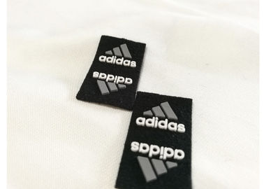 Remiendos de goma del logotipo del logotipo de encargo de la marca para la inyección de Mirco de la ropa