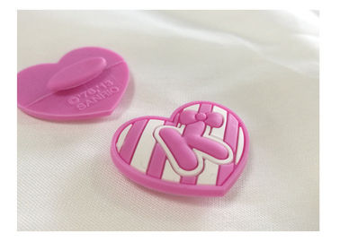 La aduana creativa 3d grabó en relieve las etiquetas suaves del Pvc de los remiendos de goma del logotipo del Pvc para la ropa