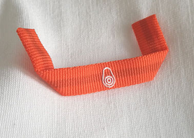 La tela de encargo de la impresión de pantalla de seda marca el lazo de la suspensión con etiqueta de la camisa de las etiquetas en la ropa