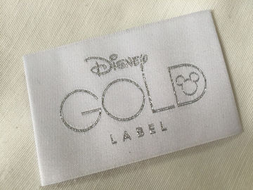Corte frío tejido doblez de las etiquetas de la ropa del extremo de Bage del oro de Disney/corte del calor