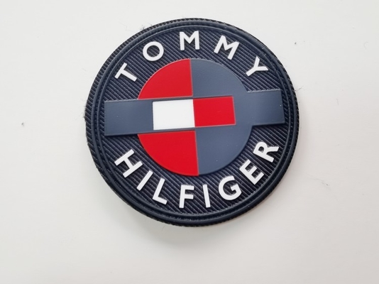 Etiquetas bajas de la ropa de la tela cruzada de Matte Silicone Logo Printed On en colores múltiples