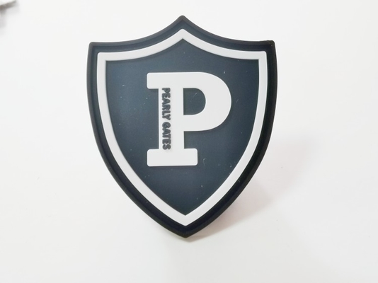 La etiqueta principal de la ropa de la goma de silicona, el efecto negro 3D cose en Logo Patches