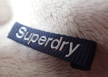 Etiqueta de plata de alta frecuencia del cuello de la ropa del logotipo de Superdry 3D para las chaquetas