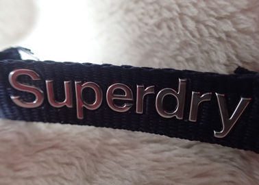 Etiqueta de plata de alta frecuencia del cuello de la ropa del logotipo de Superdry 3D para las chaquetas