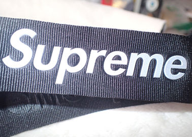 Logotipo reflexivo de alta frecuencia supremo de 3D 3M en la cinta de nylon de los 3.2cm para el logotipo de los sombreros