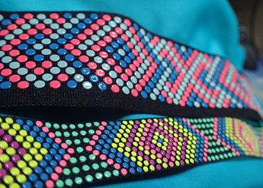 Cinta elástico del logotipo de encargo y del silicón antideslizante para la chaqueta de la capa de la ropa