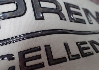 3D etiquetas de la ropa de la transferencia de calor del efecto TPU, remiendo de alta frecuencia con el logotipo de grabación en relieve para modificado para requisitos particulares