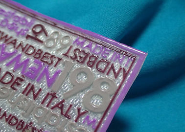 El material del silicón crea la etiqueta del paño para requisitos particulares del Pvc, remiendos decorativos 3D para las chaquetas