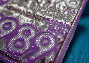 El material del silicón crea la etiqueta del paño para requisitos particulares del Pvc, remiendos decorativos 3D para las chaquetas
