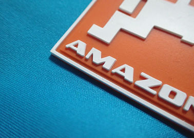 La etiqueta material del paño del Pvc del silicón, crea la etiqueta de cuidado para requisitos particulares de goma del silicón del remiendo 3D del PVC