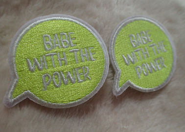 Las insignias bordadas personalizadas exquisitas y multicoloras, aduana bordaron los remiendos para la ropa del bebé