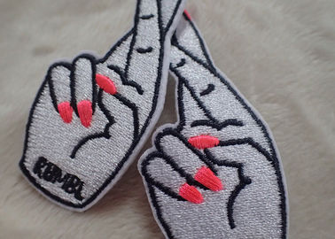 Las insignias bordadas personalizadas exquisitas y multicoloras, aduana bordaron los remiendos para la ropa del bebé