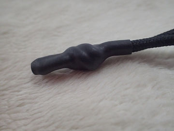 Tirador negro de la cremallera con el cordón de nylon con la conclusión de goma para la ropa, bolso
