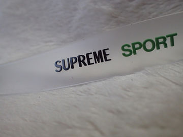 Remiendo de goma grabado en relieve logotipo de encargo de la etiqueta/PVC para el Headwear