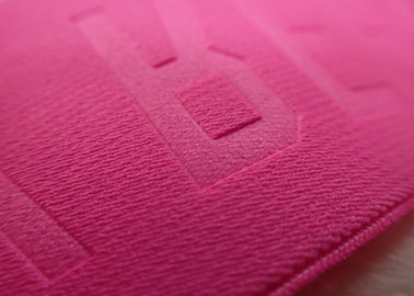 Gancho de los remiendos del logotipo del nombre y cinta adhesivos aumentados 3D grabados en relieve del lazo para la ropa de deportes