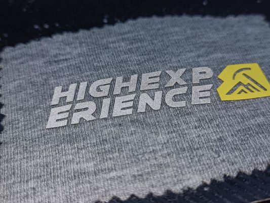 Logotipo de OEKOTEX Parches lavables y insignias de silicona de plata reflectiva personalizadas