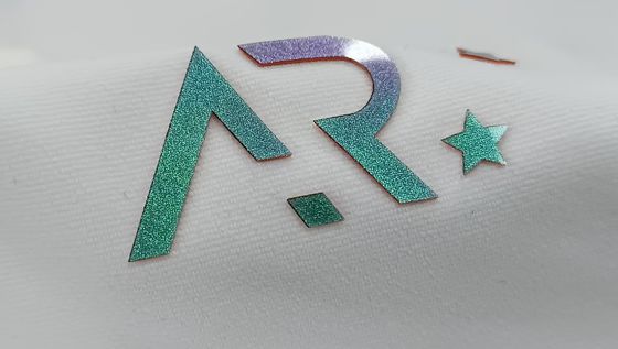 Logotipo de OEKOTEX Parches lavables y insignias de silicona de plata reflectiva personalizadas