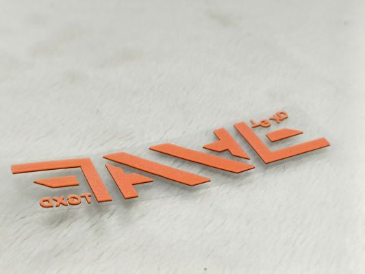 OEM Etiquetas de transferencia de calor de ropa 3D de silicona gruesa Oeko Tex con textura especial