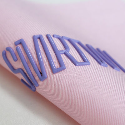 Letras de diseño personalizado de alta frecuencia de marca en relieve 3D TPU Logotipo de transferencia de calor hierro en etiquetas para ropa