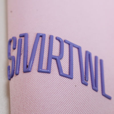 Letras de diseño personalizado de alta frecuencia de marca en relieve 3D TPU Logotipo de transferencia de calor hierro en etiquetas para ropa