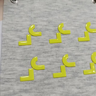 Logotipo de brillo en relieve en 3D Ropa de hierro con chapa de goma de calor Parche de transferencia de calor de silicona