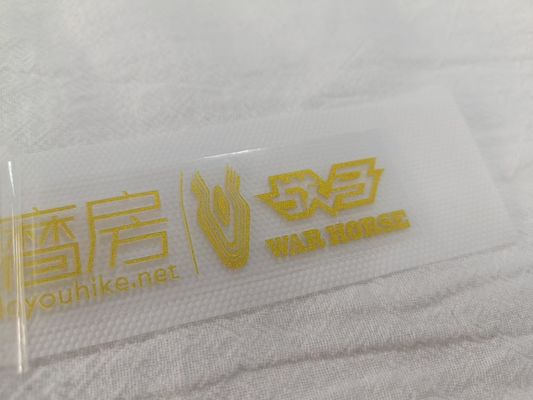 Logotipo de brillo en relieve en 3D Ropa de hierro con chapa de goma de calor Parche de transferencia de calor de silicona