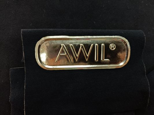 Etiqueta de transferencia de calor TPU de plata 3D para ropa lavable personalizada para prendas de vestir