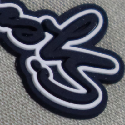 Etiqueta de silicona 3D personalizada, prensada con calor, lavable, transferencia de logotipo de silicona suave 3D, insignia