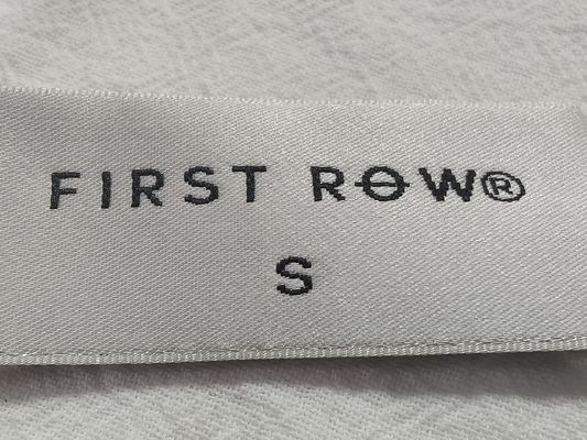 Etiquetas de tela tejida lavables personalizadas para coser en el cuello, etiquetas de costura, bordes cortados con láser, parches suaves para bolsos y ropa