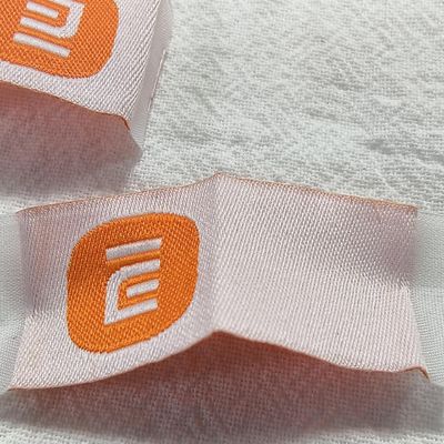 Etiquetas tejidas personalizadas de alta densidad para ropa, etiquetas plegables para cubiertas de libros y bolsas