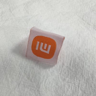 Etiquetas tejidas personalizadas de alta densidad para ropa, etiquetas plegables para cubiertas de libros y bolsas