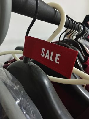 Etiquetas de venta de tinta personalizadas Parches de ropa Impresión de pantalla Logotipo etiqueta tejida