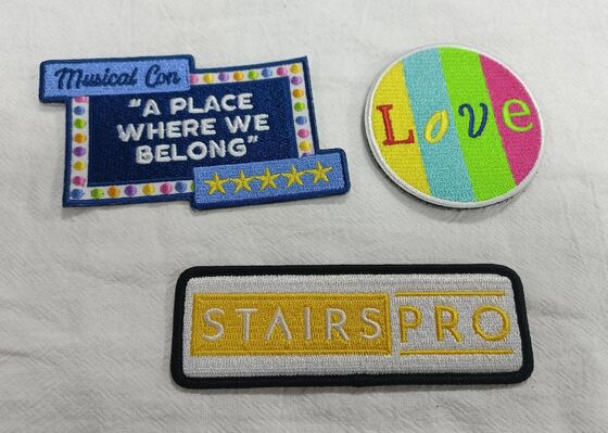 Ropa bordado insignia de diseño de moda ropa de color duradero tela tejida ropa parche
