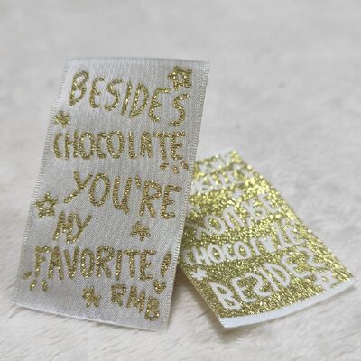 Fabricante de etiquetas tejidas personalizadas para ropa privada, etiquetas colgantes de satén con logotipo de la marca, ropa de poliéster en relieve y algodón impreso