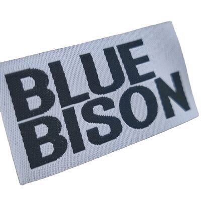 Etiqueta tejida de satén con logotipo de marca de camiseta de lujo personalizada de fábrica para uso en ropa de bricolaje