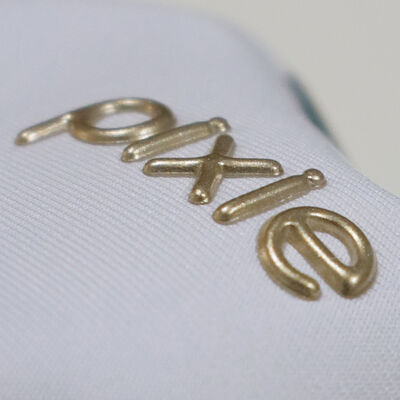 Etiquetas de transferencia de calor TPU de oro personalizado de fábrica Efecto brillante de hierro en la ropa para prendas de vestir