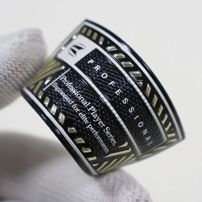 Parche de TPU de alta frecuencia personalizado - Insignia profesional de la serie de jugadores en dorado metálico y negro para ropa deportiva