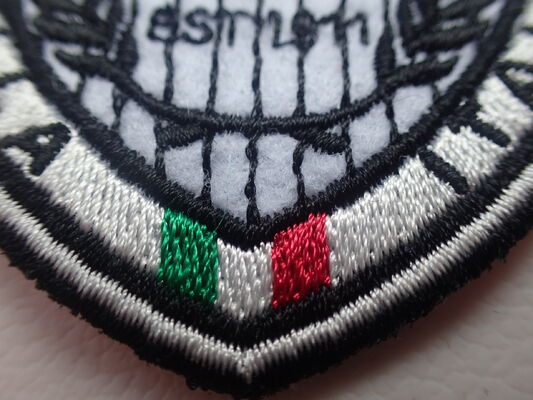 Etiqueta de ropa con logotipo 3D con bordado personalizado para uso en prendas