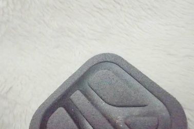 Etiqueta respetuosa del medio ambiente suave gris de la microfibra, logotipo de alta frecuencia de Costom para la ropa