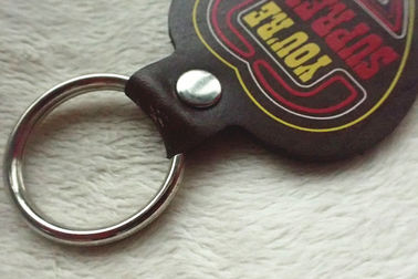 Cadena de cuero formada dominante del llavero de Brown del recuerdo, logotipo de impresión colorido de encargo