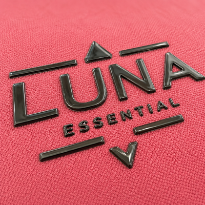 Etiquetas de ropa de transferencia de calor hechas con materiales ecológicos duraderos y opciones personalizables para la marca de prendas
